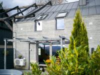 Słoneczny Chełm - Apartamenty w górach, Prywatna sauna jacuzzi balia w cenie, Spa, Grill, Stok narciarski Myślenice, Ścieżki rowerowe, Rzeka Raba, Widok na Tatry - B&B Myślenice