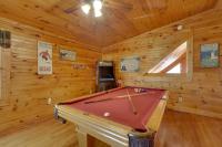 Family-Friendly Scenic Cabin w/ Hot Tub, 2 Mi Dtwn - Chambres d'hôtes Gatlinburg