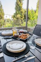 Anthemis modern & spacious - B&B Koskinoù