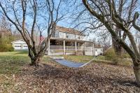 Cozy Farmhouse - Fireplace, Backyard, BBQ, Games - 3 MIN TO CAMELBACK - B&B Tannersville