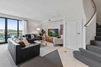 Spacious 3-Bed Apartment by the MCG - B&B Melbourne