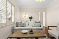 Art Deco Coastal Living, Minutes to the Sand - B&B Sydney