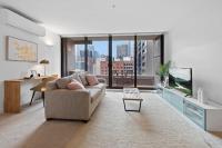 Modern 1-Bed City Apartment with Pool and Gym - B&B Melbourne