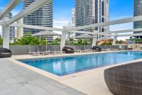 Elegant 2-Bed with Stunning Views, Pool, BBQ, Gym - B&B Gold Coast
