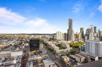 Chic 1-Bed with Parking, Infinity Pool and Gym - B&B Brisbane