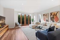 Chic 2-Bed Home By Bustling Shops - B&B Yarraville