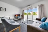 Spacious 2-Bed Conveniently by Lake Tuggeranong - B&B Tuggeranong Administrative District
