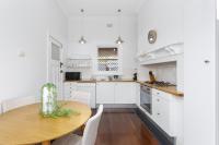 Elegant Art Deco Semi Detached 2-Bed Home by Parks - B&B Perth