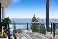 Luxe Beachfront 2-Bed With Gym Pool & Views - Chambres d’hôtes Gold Coast