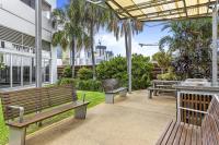 High-Floor 2-Bed CBD Unit With Views & Amenities - B&B Brisbane
