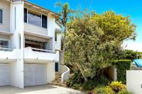 2-Bed Coastal Haven with Pool by Sunshine Beach - B&B Sunshine Beach