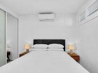 Modern 1-Bedroom Apt with Sweeping Water Views - B&B Batemans Bay