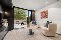 Stylish Studio in Braddon with Communal Area - B&B Canberra