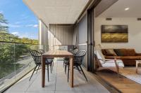 Elegant 2-Bed Urban Retreat with Outdoor Dining - Bed and Breakfast Canberra