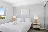 Seaside Escape with Pool, Balcony and Views - B&B Redcliffe