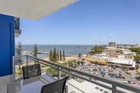 Seaside Escape with Pool, Balcony and Views - Ferienwohnung Redcliffe