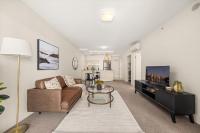 Chic West End Stay with Gym & Pool Access - B&B Brisbane