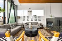 Hip Venice 5BR 4BA Home w Rooftop and Steps to the Beach - Bed and Breakfast Los Angeles
