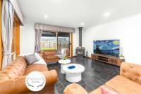 Coastal Comfort 4BR Vacation Home in Hallett Cove - B&B Halletts Cove
