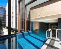 Midnight Luxe 2BR 2Bath 508 L5 in the heart of Braddon Pool Sauna Gym 1 Secure Parking Space Wifi Wine - Chambres d’hôtes Braddon