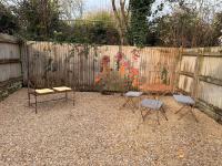 Unique garden flat in converted chapel - Hungerford - B&B Hungerford