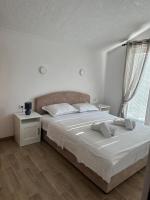 Apartamento de 3 dormitorios con balcón