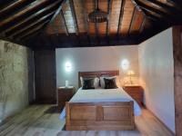 Cantinho do Mourão familial com terraço e salamandra - B&B Ribeira de Pena