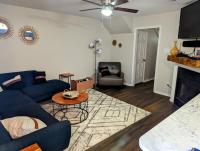 3 Bed Townhouse with King Bed Mins from Downtown - B&B Shreveport