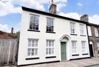 Central Bury St Edmunds Home with Hot Tub - Bed and Breakfast Bury St. Edmunds