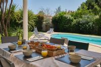 Superbe Villa récente, climatisée, piscine, 10 mn des plages et zones commerciales - Chambres d'hôtes Saint-Hippolyte