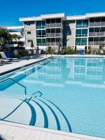 Island Beach Club - steps to the Gulf! - B&B Sanibel