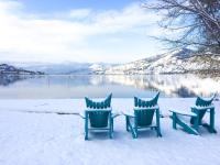 Top Floor Corner Lake Views Near Skiing - B&B Vernon