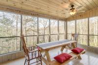 Hot Tub & Views! 'Squatch’s Place' in Blairsville - Chambres d'hôtes Blairsville