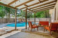 Poolside Oasis, Peaceful Retreat -20 min to Austin - B&B Round Rock