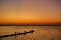 Amplio departamento con 2 habitaciones- Balcón hacia la pileta y estacionamiento - B&B Miramar