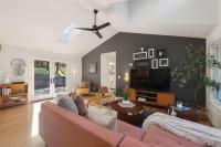 Ravenwood Wine County Retreat with Pool & Hot Tub - Chambres d'hôtes Glen Ellen