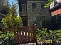 Nature Home Near Downtown and 17th Avenue - Chambres d’hôtes Calgary
