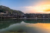 Phoenix Geometry Light Accommodation - B&B Fenghuang