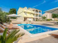 Holiday House BALEN with Swimming Pool - Ferienwohnung Benkovac