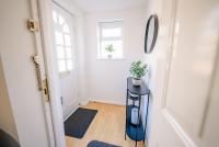 Modern 2BR Home Free Parking, Garden & WiFi - Bed and Breakfast Cardiff