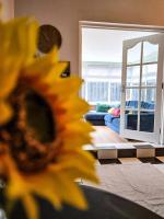 The Big Belfast House Modern 6 Bedroom Townhouse in the Gaeltacht Quarter - B&B Belfast