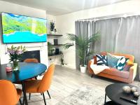 Beautiful Spacious 2-bedroom Flat in heart of London - Only 15 minutes to Central London - Bed and Breakfast Londen