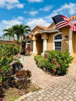 Waterfront VILLA with SPA&heated Pool, sunset view, Family&Pets Friendly - B&B Cape Coral