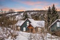 Gorgeous 5 Bdr with Hot Tub - Walk to Holi-Mont! - Chambres d’hôtes Ellicottville