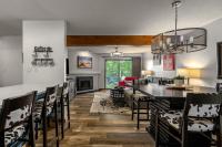 Hot tubs and pool -Looping shuttle- Cozy fireplace - B&B Steamboat Springs