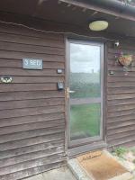 Thorpe Park Lodge - Ground Floor Detached & 2 Free Gated Parking Spaces - B&B Thorpe