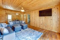 6 Mi to Main St Poplarville Cabin with Pasture View - Chambres d’hôtes Poplarville