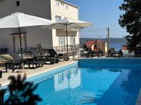 The View Split. Highlight with Roof-Top-Terrace and Pool - B&B Kutleše