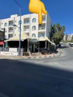 Modern 2BR Steps from the Sea - Bed and Breakfast Limasol