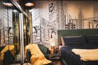 Mix mid-century modern by the Strip, Big TVs, King Bed, fast WiFi perfect for work or leisure - Chambres d'hôtes Las Vegas